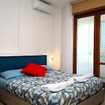 - Close To Metro & Connections شقة