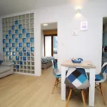 - Close To Metro & Connections نابولي