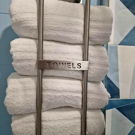 - Close To Metro & Connections Napels