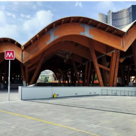 - Close To Metro & Connections