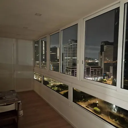 - Close To Metro & Connections * Napels