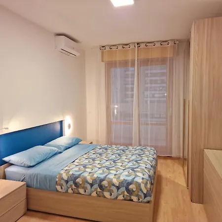 - Close To Metro & Connections Apartman Nápoly