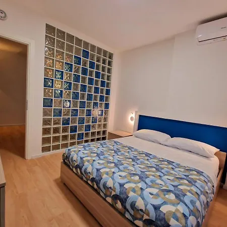 - Close To Metro & Connections Apartamento