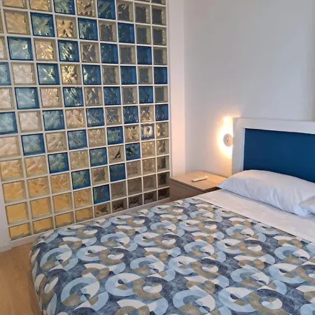 - Close To Metro & Connections *