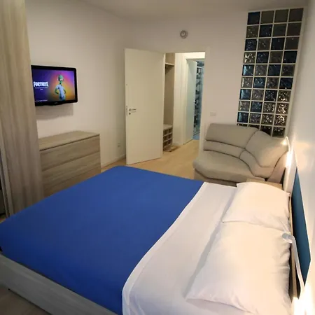 - Close To Metro & Connections Apartman Nápoly