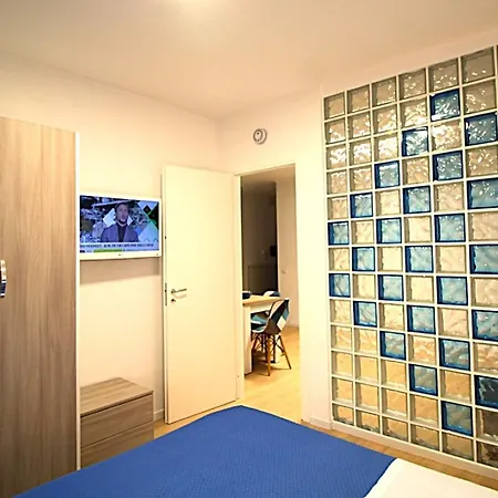 - Close To Metro & Connections * Nápoly