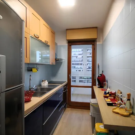 - Close To Metro & Connections Apartamento