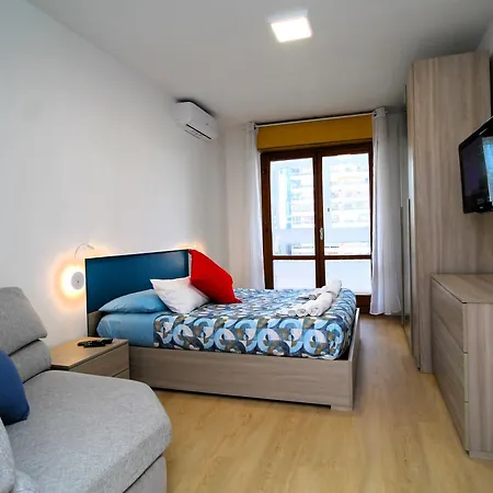 - Close To Metro & Connections نابولي