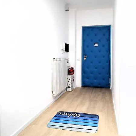 - Close To Metro & Connections شقة نابولي