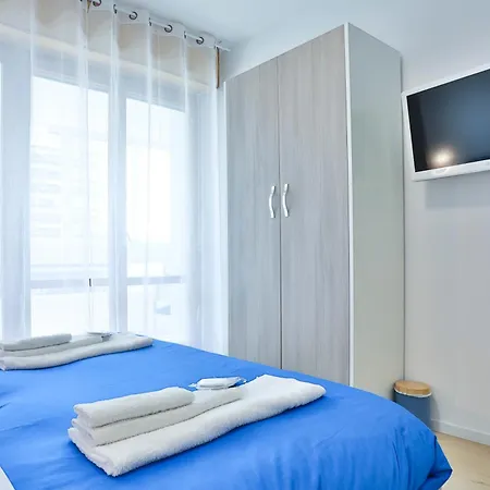 - Close To Metro & Connections * Neapel