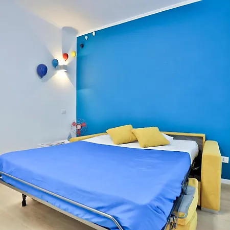 - Close To Metro & Connections * Neapel