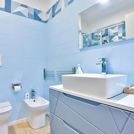 - Close To Metro & Connections